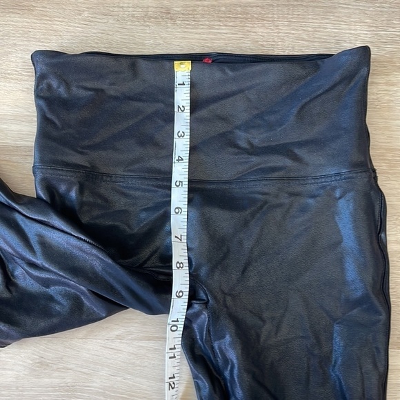 SPANX Faux Leather Leggings sz M - Picture 4 of 9